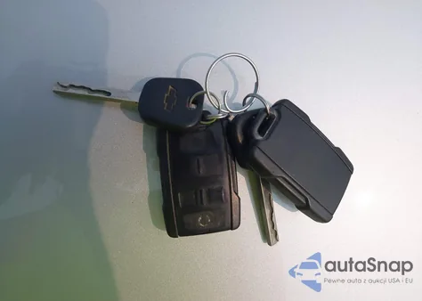 2017 Chevrolet Silverado 1500 1Lt из США, поврежденный, VIN 1GCVKREC6HZ334063